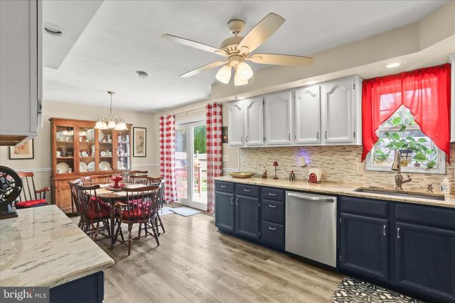17 ECKER AVE, Stewartstown, PA 17363