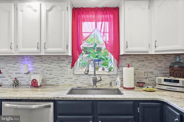 17 ECKER AVE, Stewartstown, PA 17363
