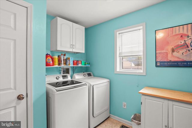 17 ECKER AVE, Stewartstown, PA 17363