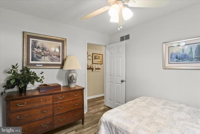 17 ECKER AVE, Stewartstown, PA 17363