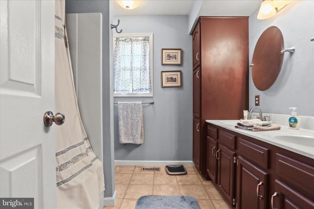 17 ECKER AVE, Stewartstown, PA 17363