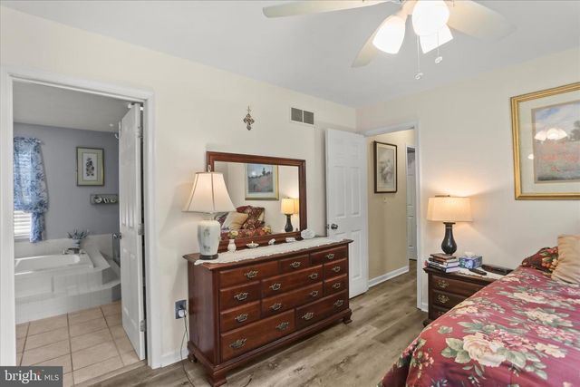 17 ECKER AVE, Stewartstown, PA 17363