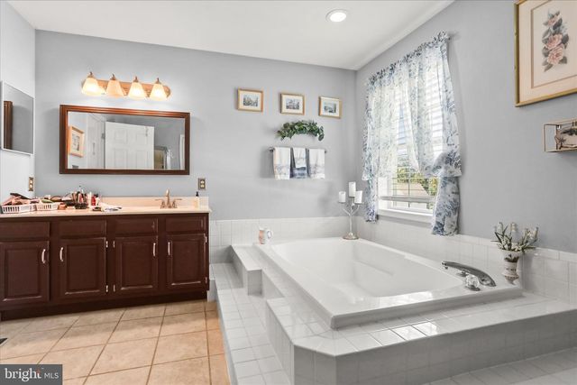 17 ECKER AVE, Stewartstown, PA 17363