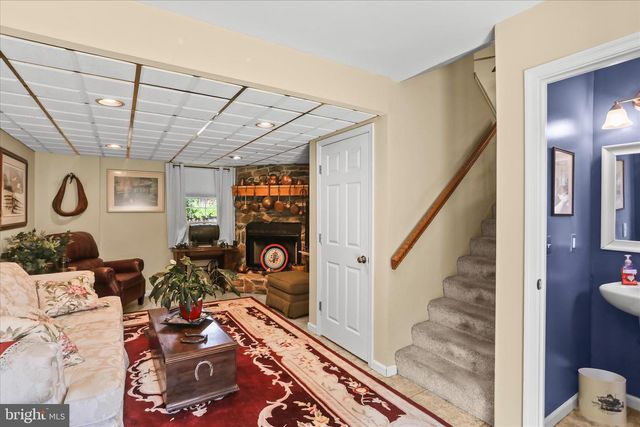 17 ECKER AVE, Stewartstown, PA 17363
