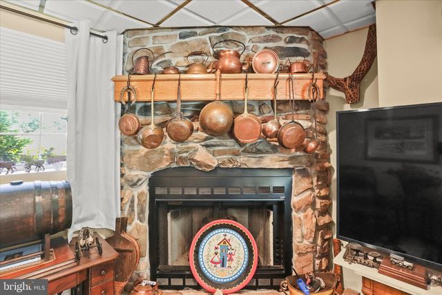 17 ECKER AVE, Stewartstown, PA 17363