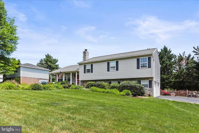 17 ECKER AVE, Stewartstown, PA 17363