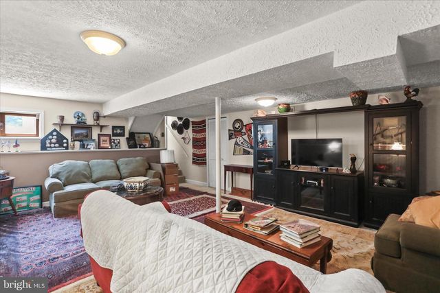 17 ECKER AVE, Stewartstown, PA 17363