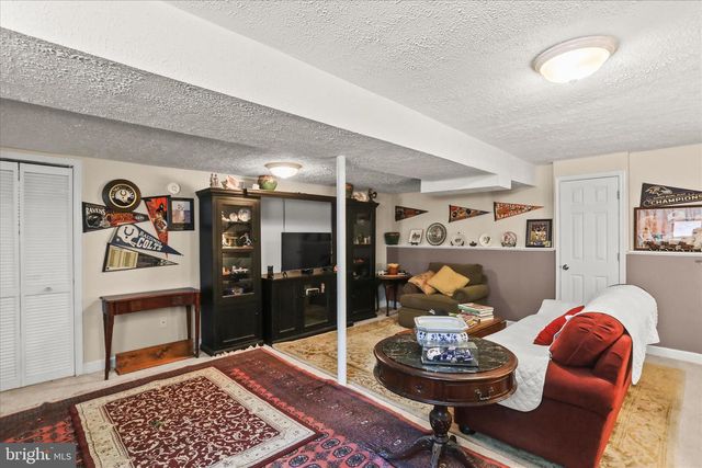 17 ECKER AVE, Stewartstown, PA 17363