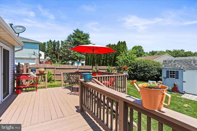 17 ECKER AVE, Stewartstown, PA 17363