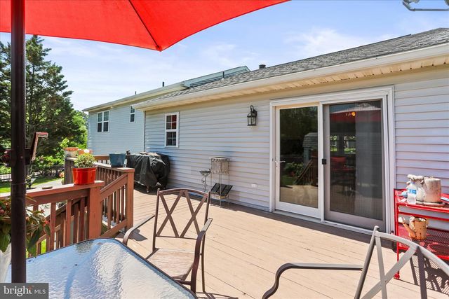 17 ECKER AVE, Stewartstown, PA 17363