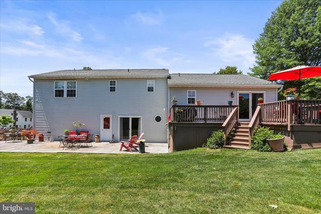 17 ECKER AVE, Stewartstown, PA 17363