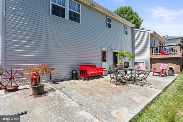 17 ECKER AVE, Stewartstown, PA 17363
