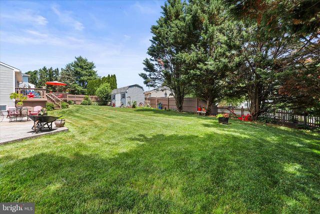 17 ECKER AVE, Stewartstown, PA 17363