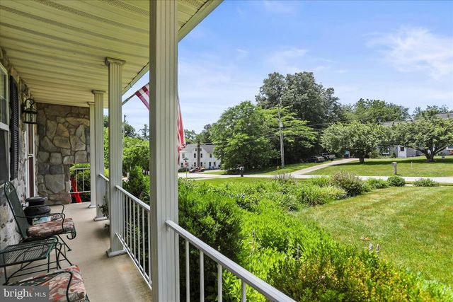 17 ECKER AVE, Stewartstown, PA 17363