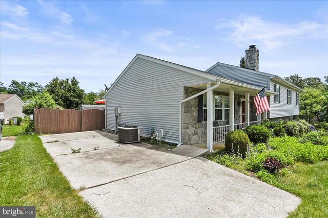 17 ECKER AVE, Stewartstown, PA 17363