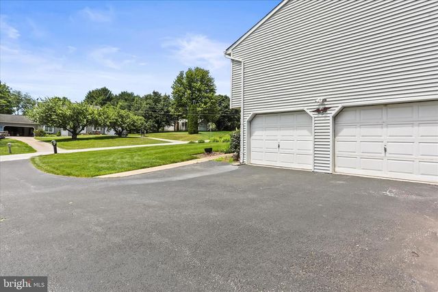 17 ECKER AVE, Stewartstown, PA 17363