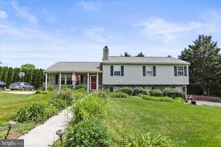 17 ECKER AVE, Stewartstown, PA 17363