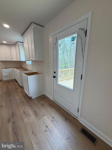 335 JENNIFER LANE, Shanks, WV 26761