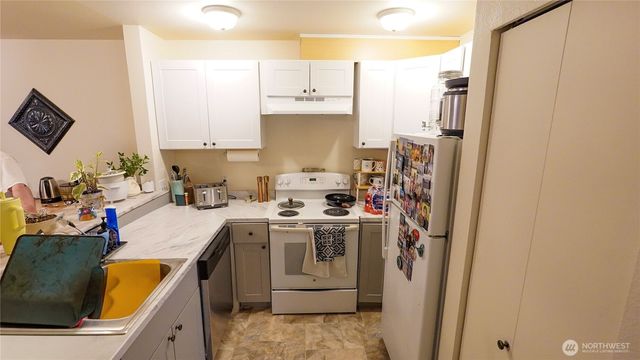 3221 S 208th Street, Seatac, WA 98198