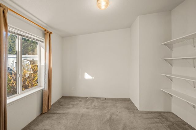 3431 S Pacific Highway SPC 17, Medford, OR 97501