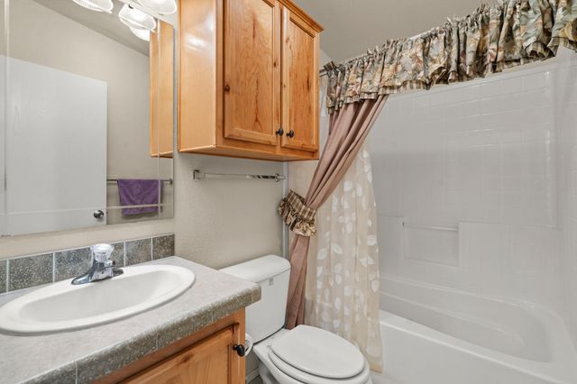 3431 S Pacific Highway SPC 17, Medford, OR 97501