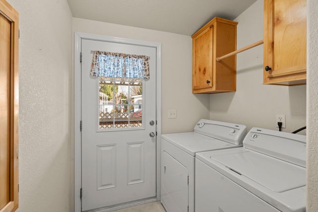 3431 S Pacific Highway SPC 17, Medford, OR 97501