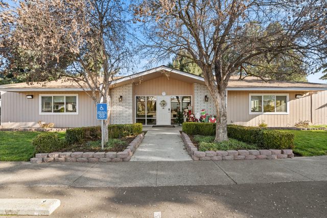 3431 S Pacific Highway SPC 17, Medford, OR 97501