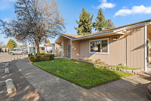 3431 S Pacific Highway SPC 17, Medford, OR 97501