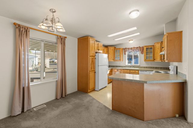 3431 S Pacific Highway SPC 17, Medford, OR 97501