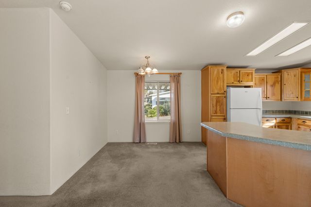 3431 S Pacific Highway SPC 17, Medford, OR 97501