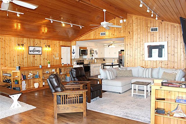 397 County Road 2143, Crockett, TX 75835