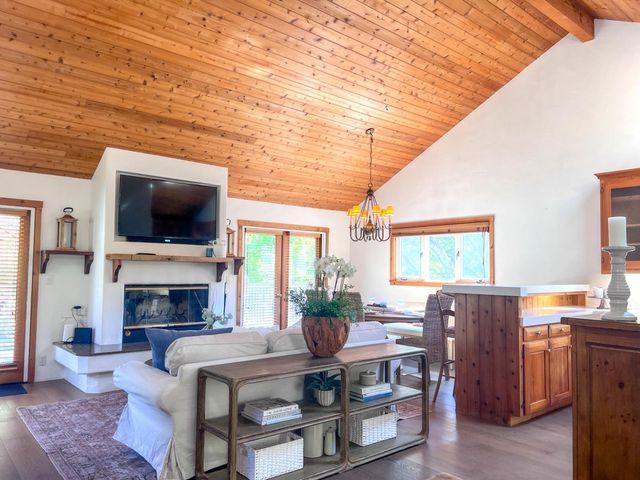 442 Corral De Tierra Road, Salinas, CA 93908