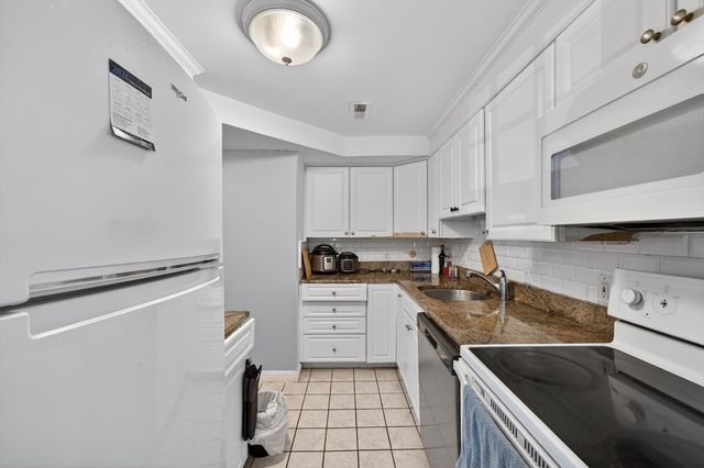 68 Jericho Rd 68, Weston, MA 02493