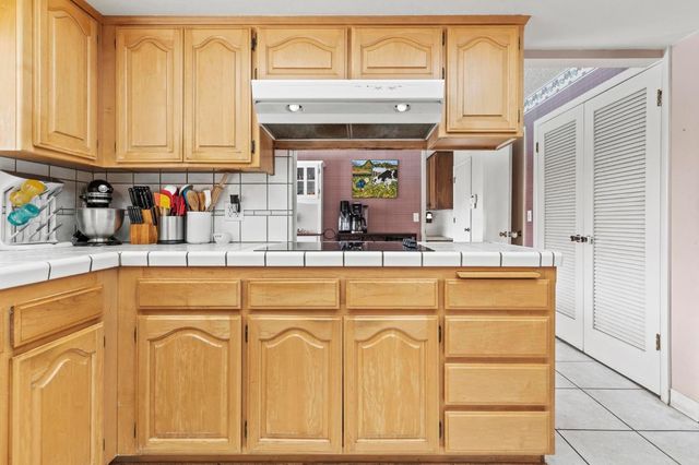 1570 Valley View Dr, Yuba City, CA 95993