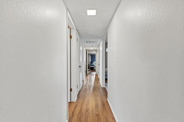 1570 Valley View Dr, Yuba City, CA 95993