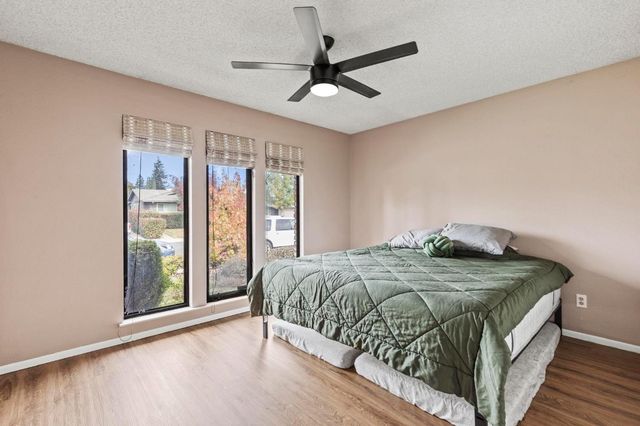 1570 Valley View Dr, Yuba City, CA 95993