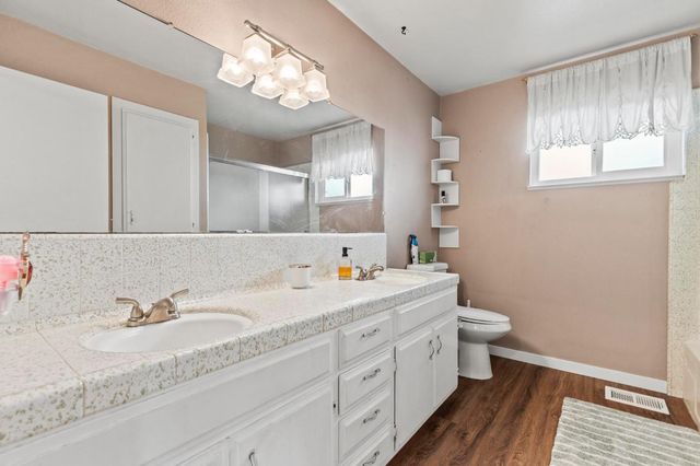 1570 Valley View Dr, Yuba City, CA 95993