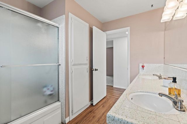 1570 Valley View Dr, Yuba City, CA 95993