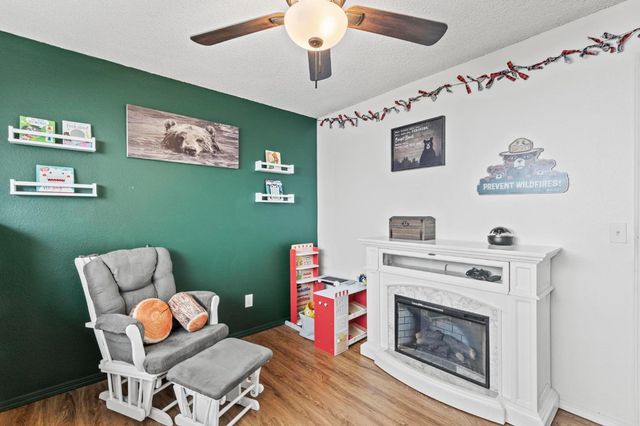 1570 Valley View Dr, Yuba City, CA 95993