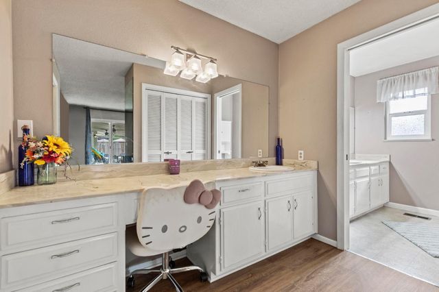 1570 Valley View Dr, Yuba City, CA 95993