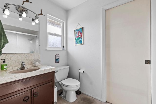 1570 Valley View Dr, Yuba City, CA 95993