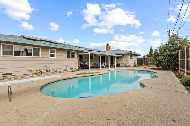 1570 Valley View Dr, Yuba City, CA 95993