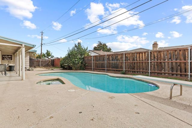 1570 Valley View Dr, Yuba City, CA 95993