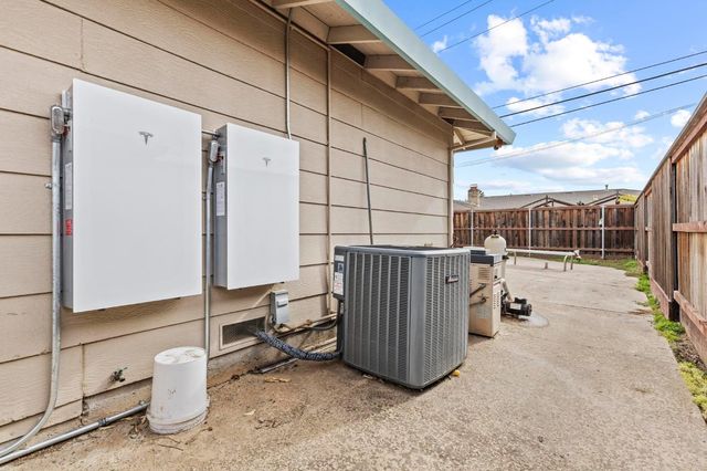 1570 Valley View Dr, Yuba City, CA 95993