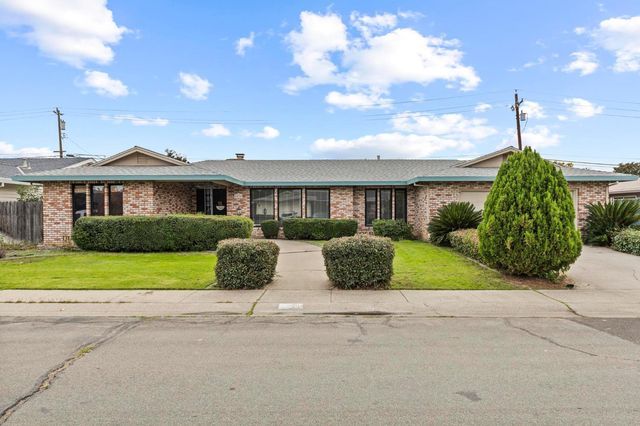 1570 Valley View Dr, Yuba City, CA 95993