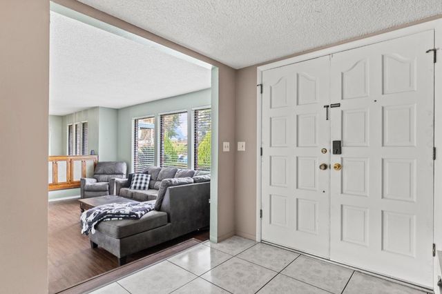 1570 Valley View Dr, Yuba City, CA 95993