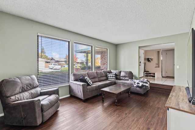 1570 Valley View Dr, Yuba City, CA 95993