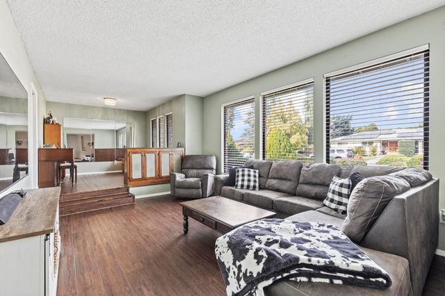 1570 Valley View Dr, Yuba City, CA 95993