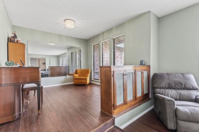 1570 Valley View Dr, Yuba City, CA 95993