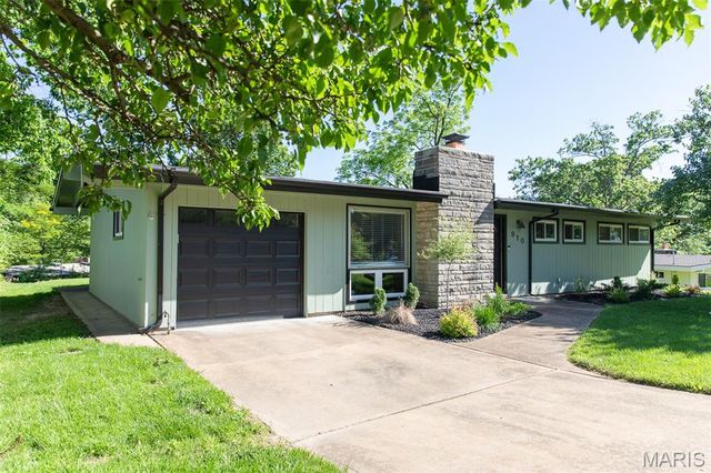 910 Coffey Drive, Crestwood, MO 63126